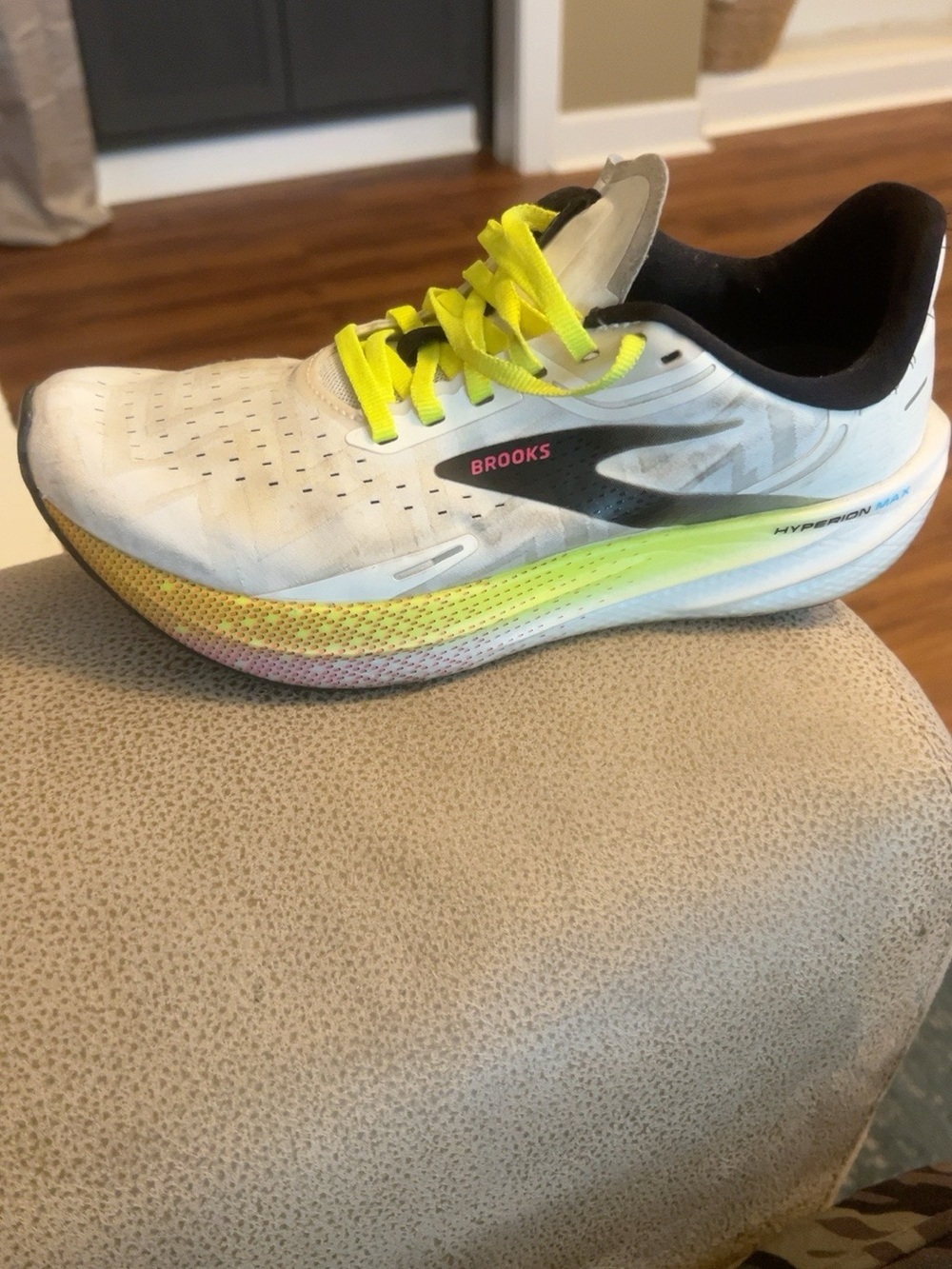 Brooks Hyperion Max Women’s Size 8.5 Running Shoes White Neon Yellow